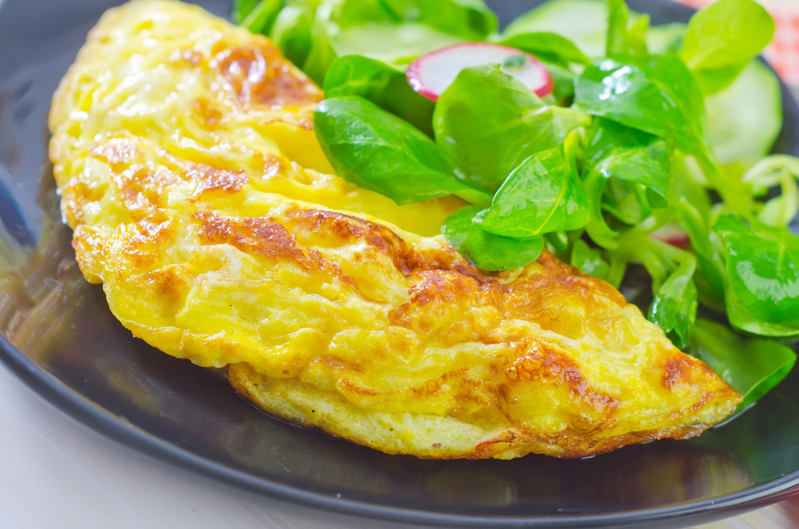 Omelet with salad